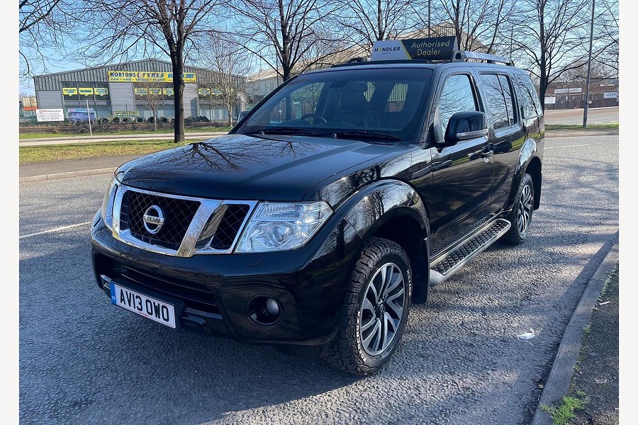 2013 Nissan Pathfinder photo 3