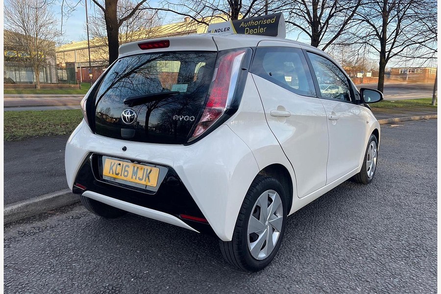 2016 Toyota AYGO photo 6