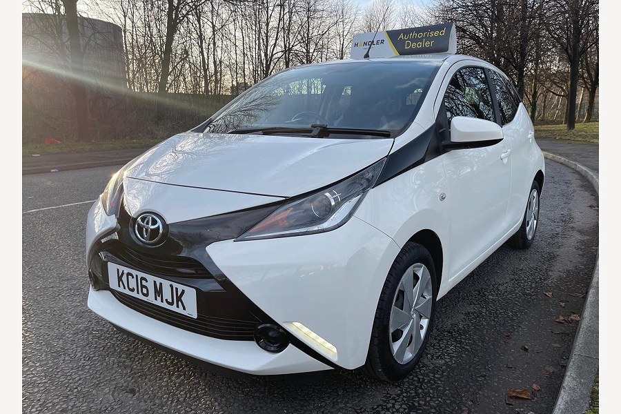 2016 Toyota AYGO photo 3