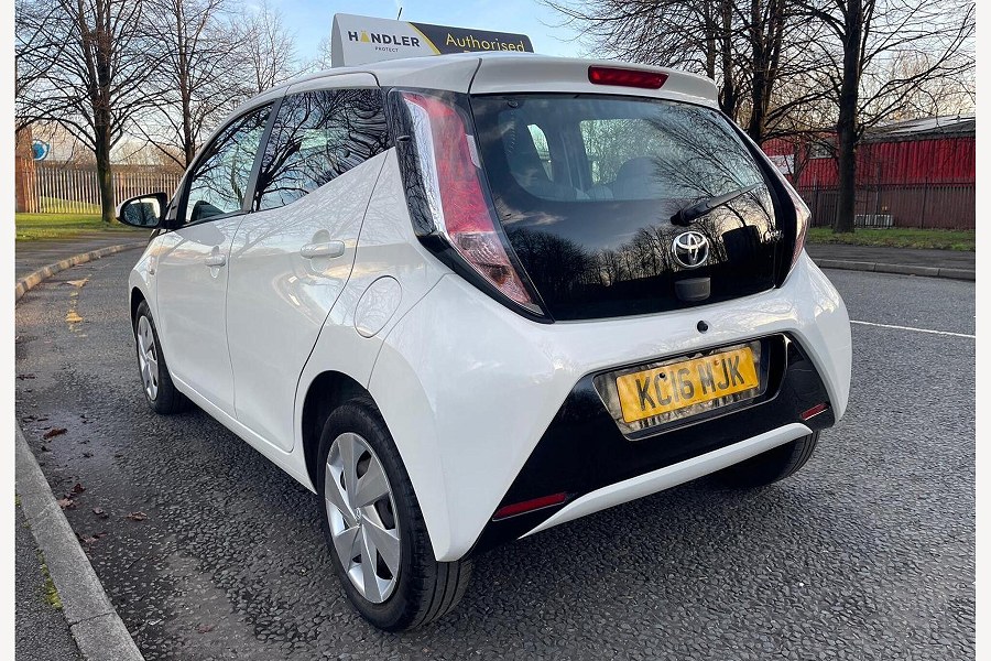 2016 Toyota AYGO photo 10