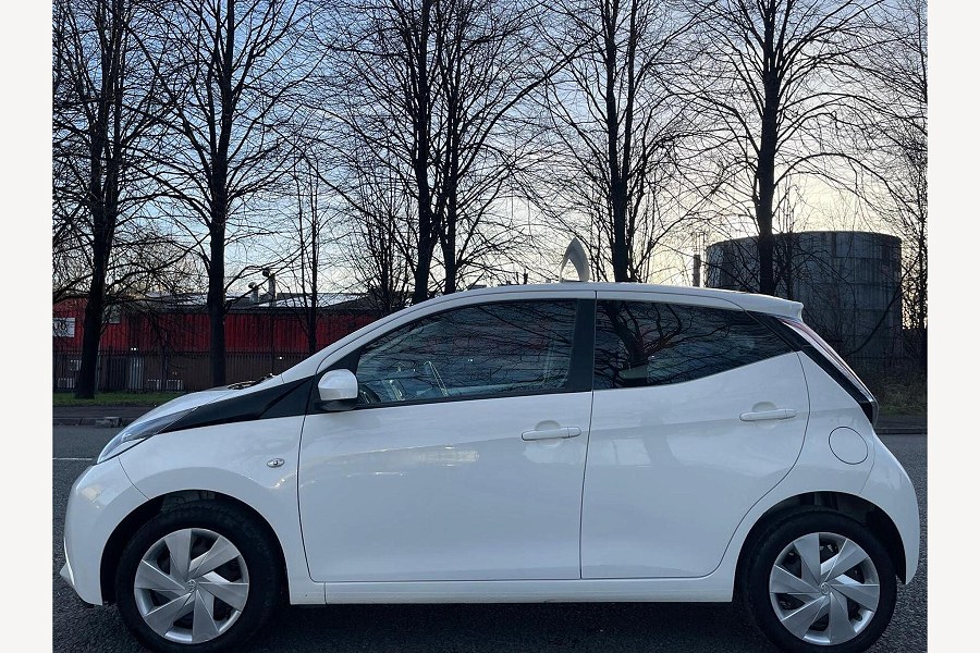 2016 Toyota AYGO photo 4