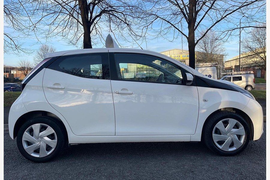 2016 Toyota AYGO photo 12