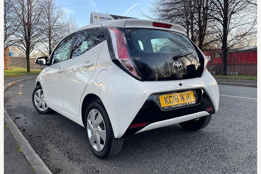 2016 Toyota AYGO photo 7