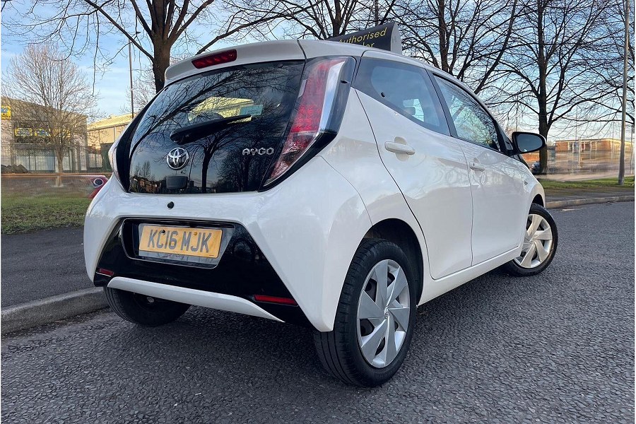 2016 Toyota AYGO photo 13