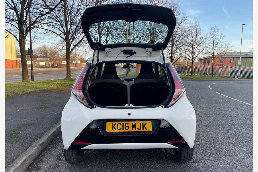 2016 Toyota AYGO photo 11