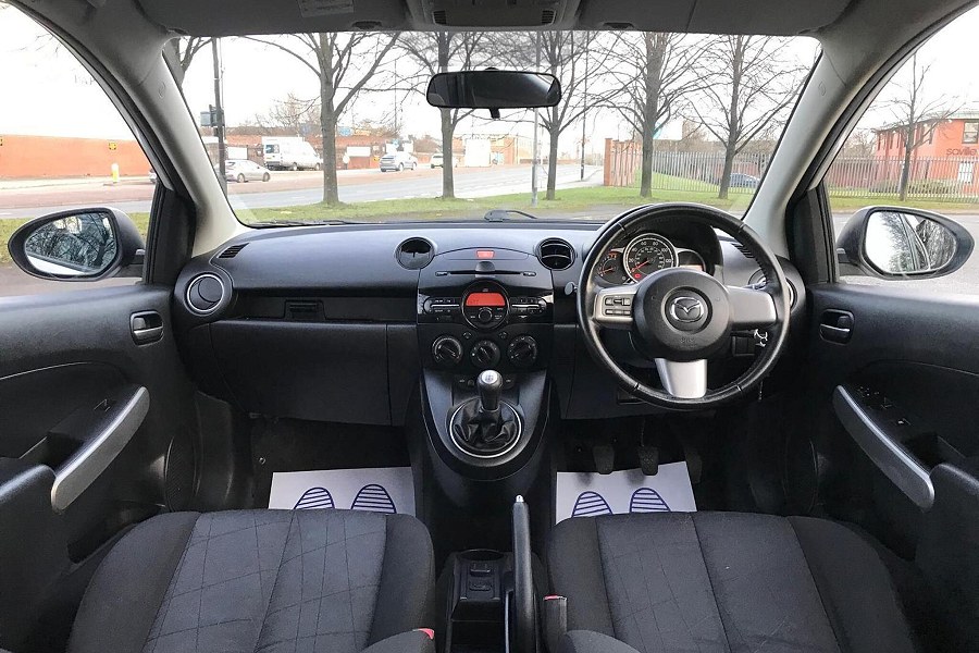 2011 Mazda Mazda2 photo 12