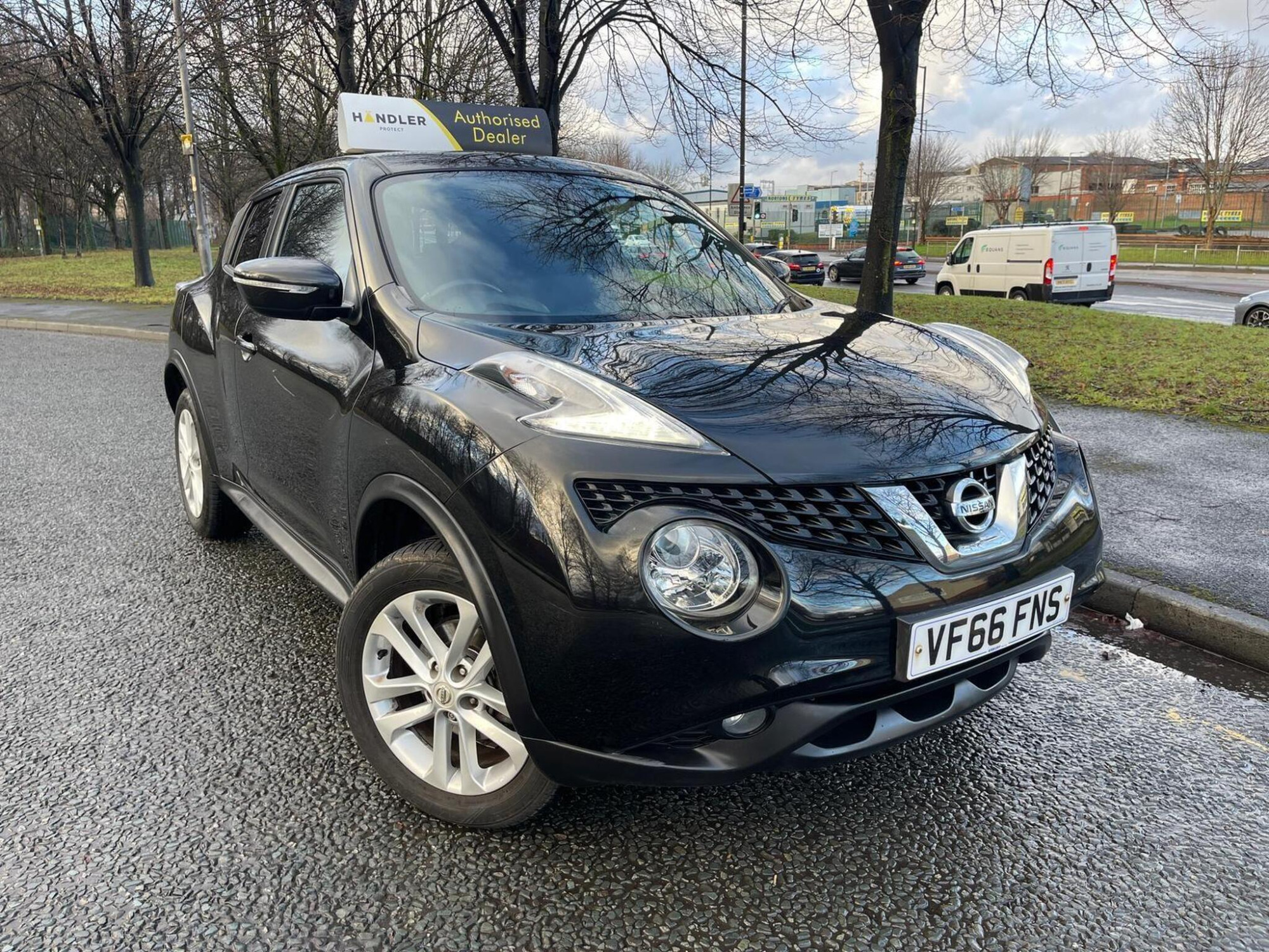 2017 Nissan Juke 1.2 DIG-T N-Connecta SUV 5dr Petrol Manual Euro 6 (s/s) (115 ps) for sale at Bros Motors