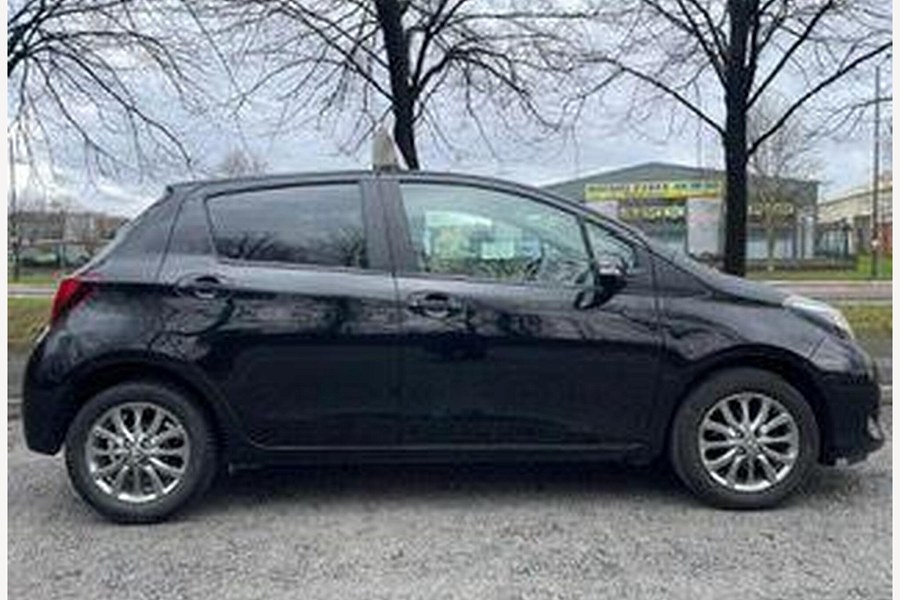 2016 Toyota Yaris photo 11