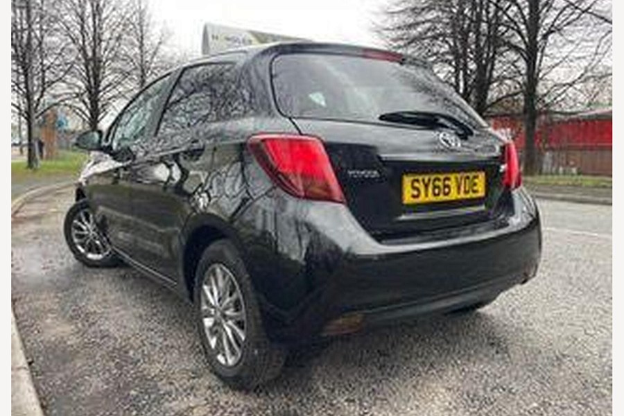 2016 Toyota Yaris photo 9