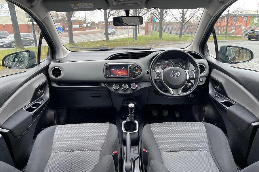 2016 Toyota Yaris photo 14