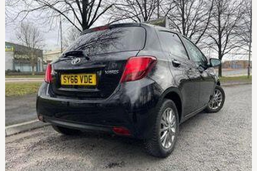 2016 Toyota Yaris photo 8