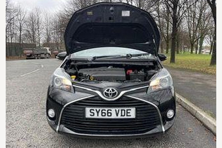 2016 Toyota Yaris photo 13