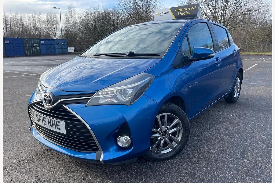 2015 Toyota Yaris photo 3
