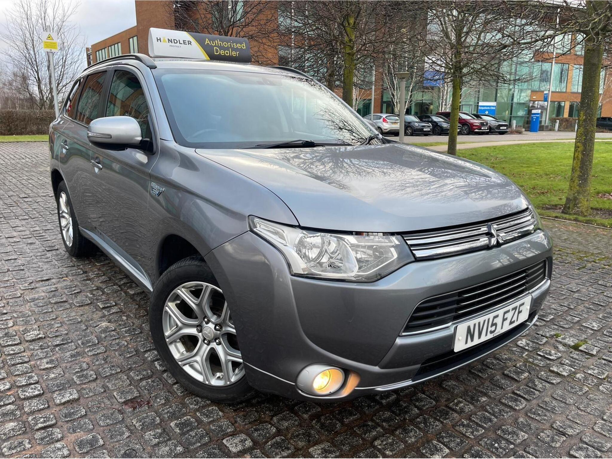 2015 Mitsubishi Outlander 2.0h 12kWh GX3h SUV 5dr Petrol Plug-in Hybrid CVT 4WD Euro 5 (s/s) (200 ps) for sale at Bros Motors
