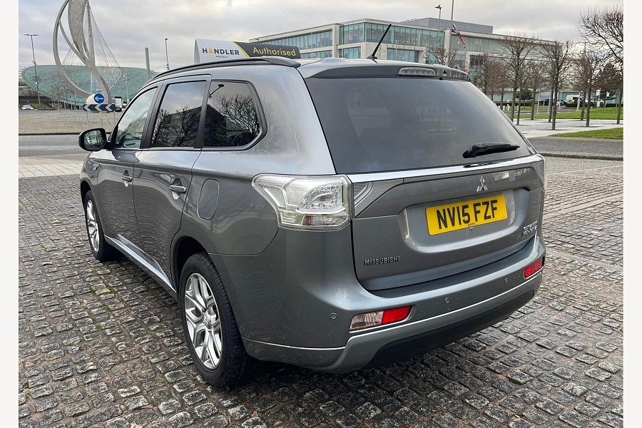 2015 Mitsubishi Outlander photo 3