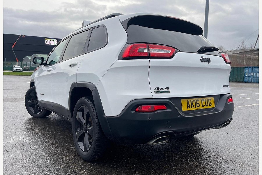 2016 Jeep Cherokee photo 12