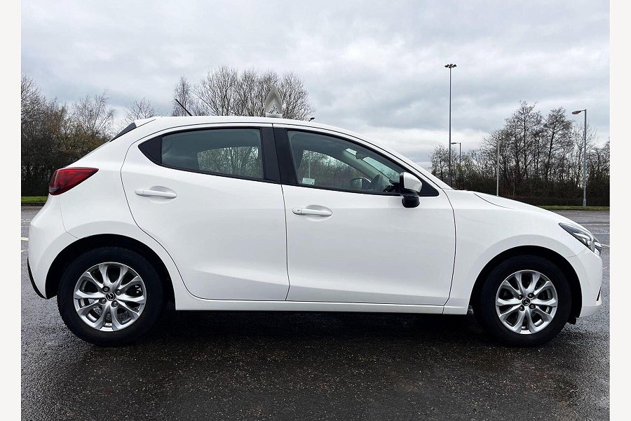 2019 Mazda Mazda2 photo 4