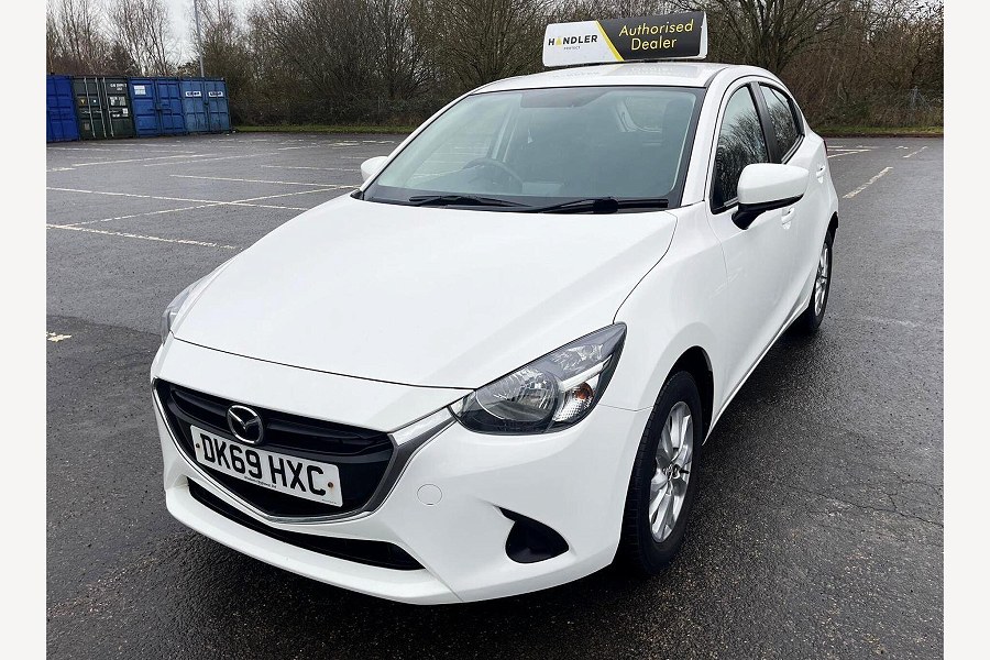 Mazda Mazda2 photo 2