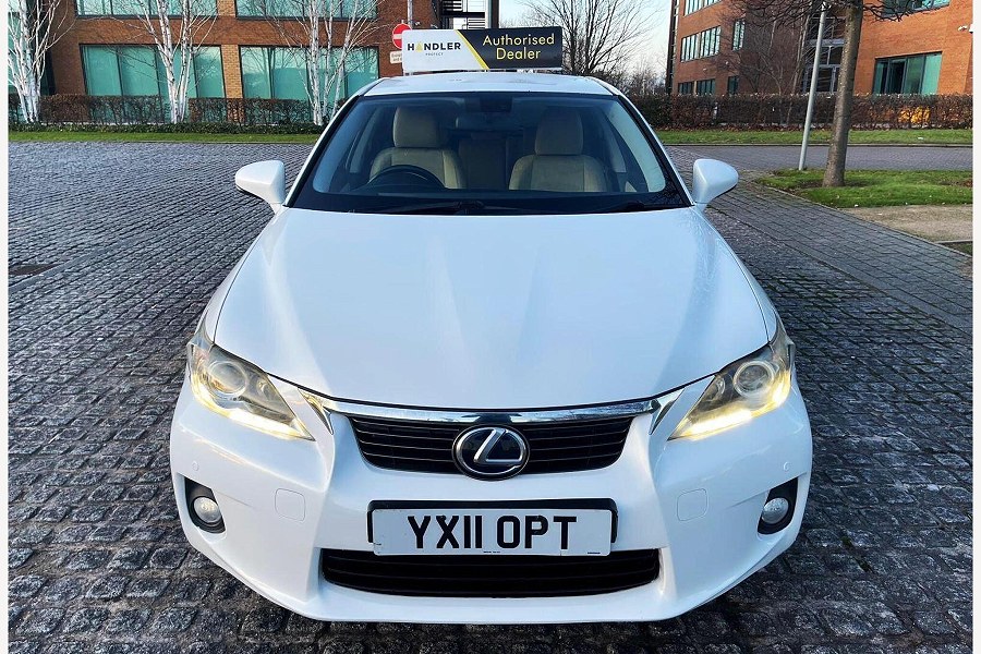 Lexus CT photo 2