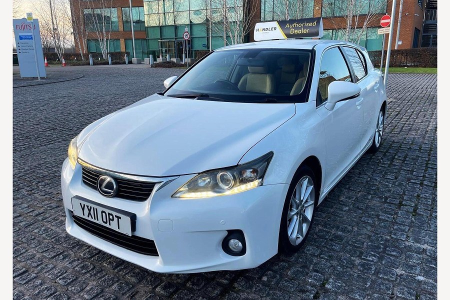 2011 Lexus CT photo 3