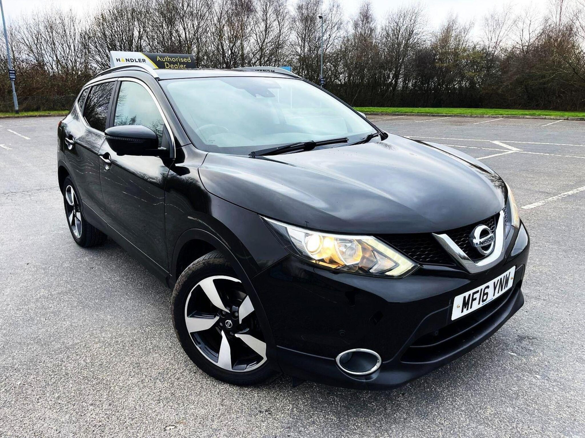 2016 Nissan Qashqai 1.5 dCi n-tec+ SUV 5dr Diesel Manual 2WD Euro 6 (s/s) (110 ps) for sale at Bros Motors