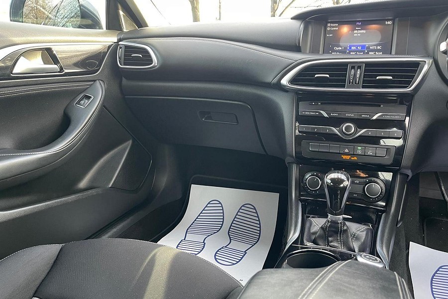 2016 Infiniti Q30 photo 14