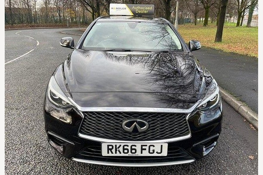 Infiniti Q30 photo 2