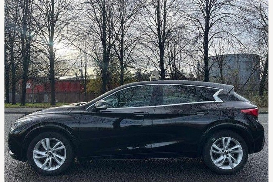 2016 Infiniti Q30 photo 8