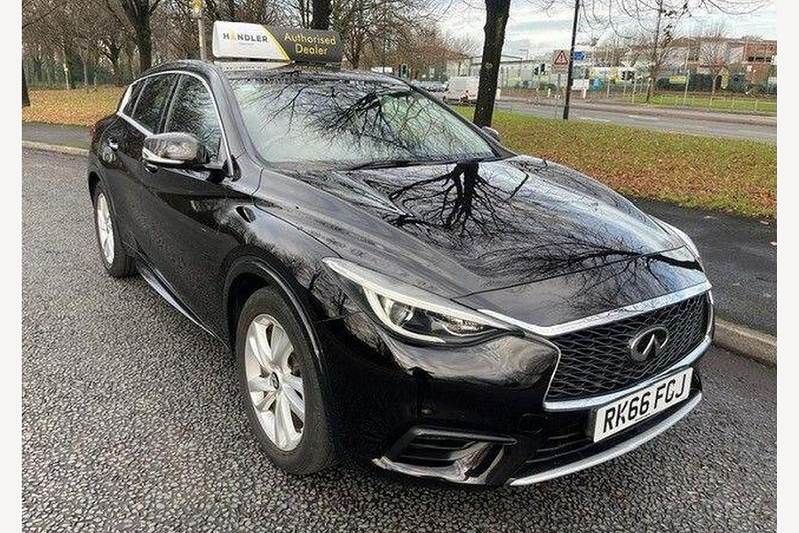 2016 Infiniti Q30 photo 5