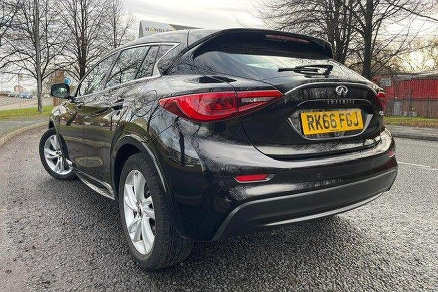 2016 Infiniti Q30 photo 4