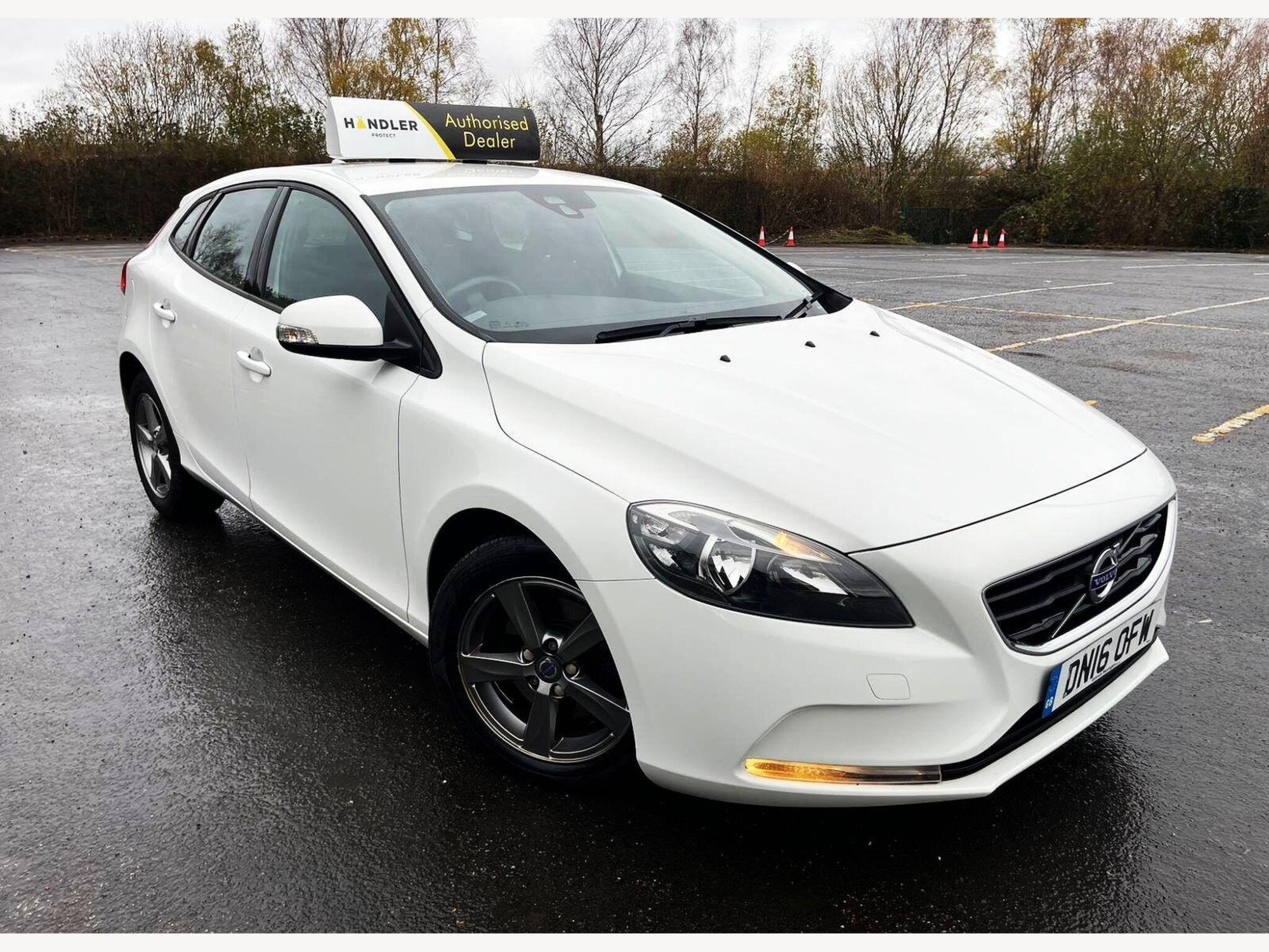 2016 Volvo V40 2.0 D2 ES Hatchback 5dr Diesel Manual Euro 6 (s/s) (120 ps) for sale at Bros Motors