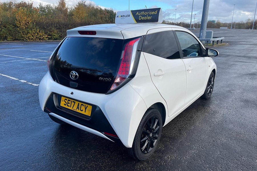 2017 Toyota AYGO photo 12
