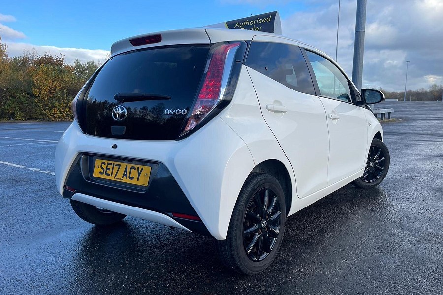 2017 Toyota AYGO photo 11