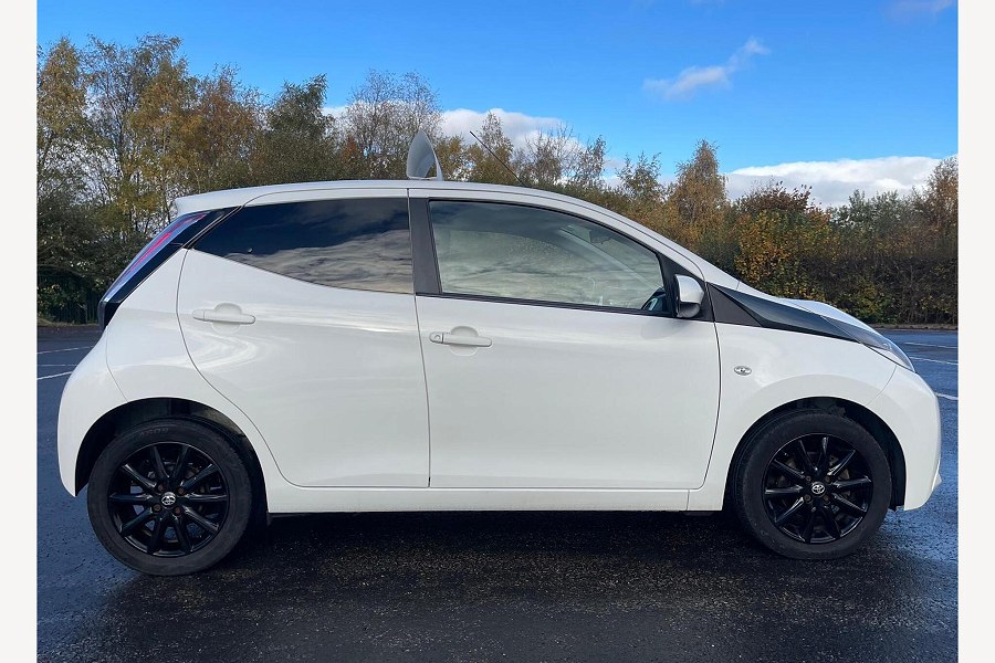 2017 Toyota AYGO photo 10
