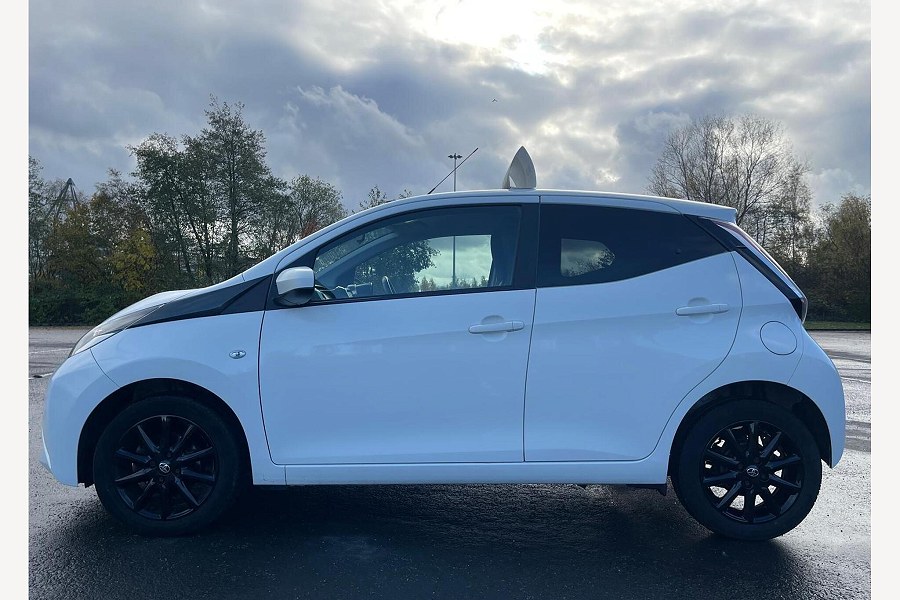 2017 Toyota AYGO photo 8