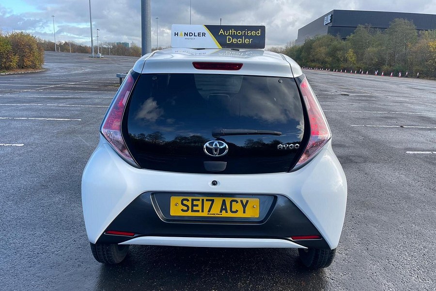 2017 Toyota AYGO photo 9