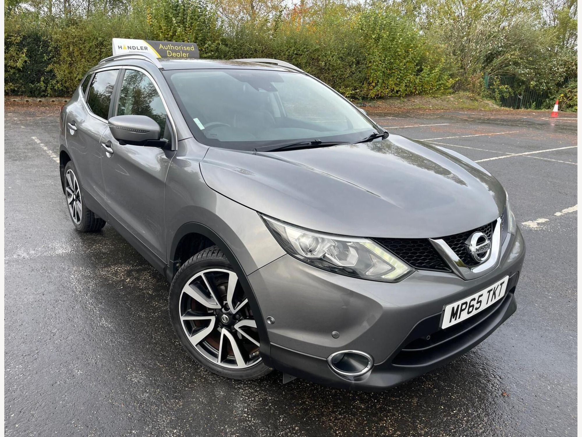 2015 Nissan Qashqai 1.2 DIG-T Tekna 2WD Euro 6 (s/s) 5dr for sale at Bros Motors