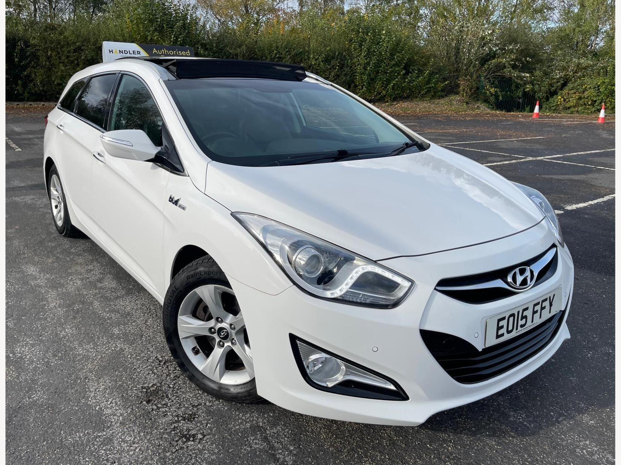 2015 Hyundai i40 1.7 CRDi Blue Drive Premium Euro 5 (s/s) 5dr for sale at Bros Motors