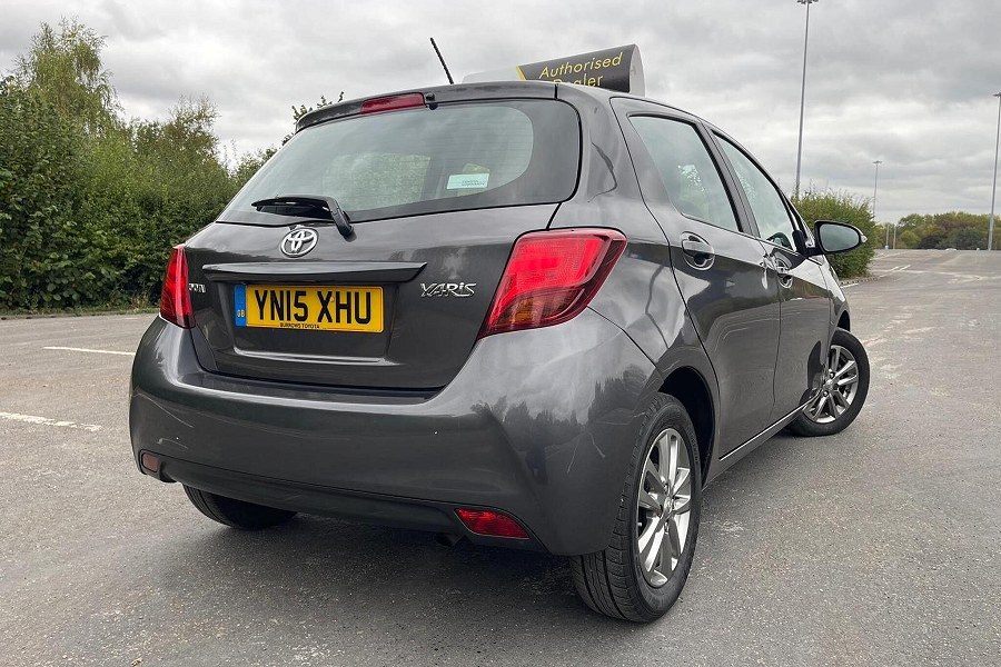 2015 Toyota Yaris photo 9
