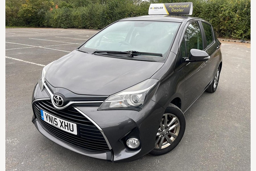 2015 Toyota Yaris photo 10