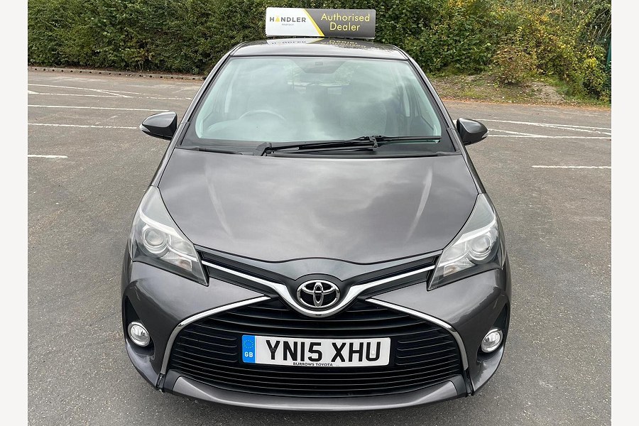 Toyota Yaris photo 2