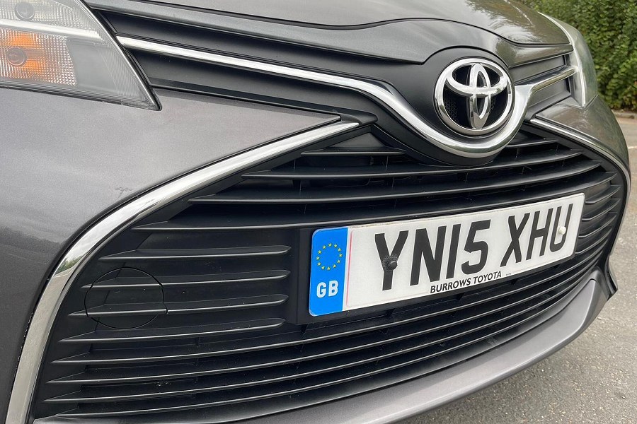 2015 Toyota Yaris photo 13