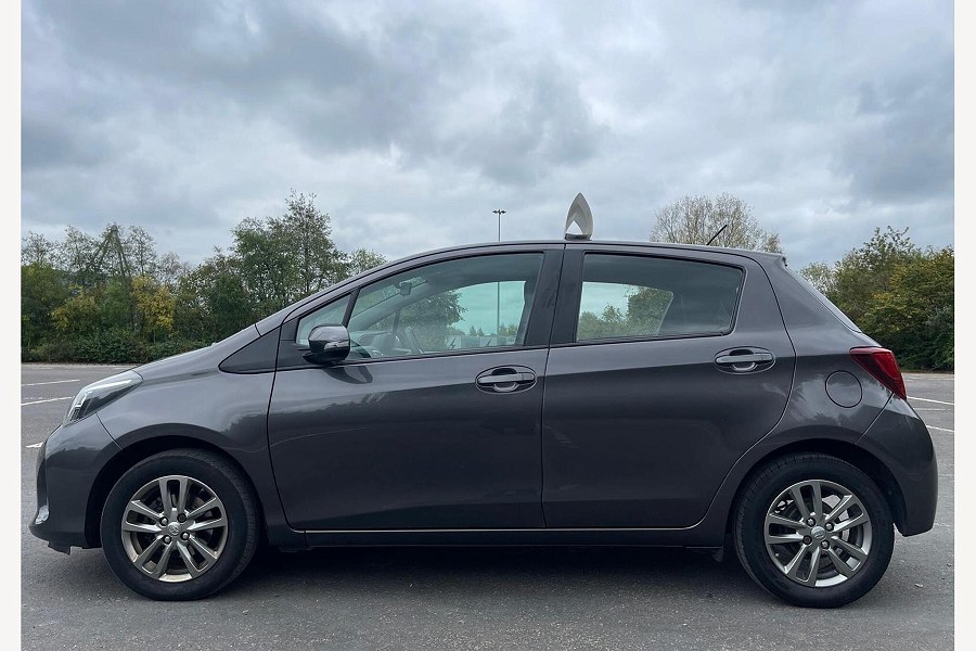 2015 Toyota Yaris photo 4