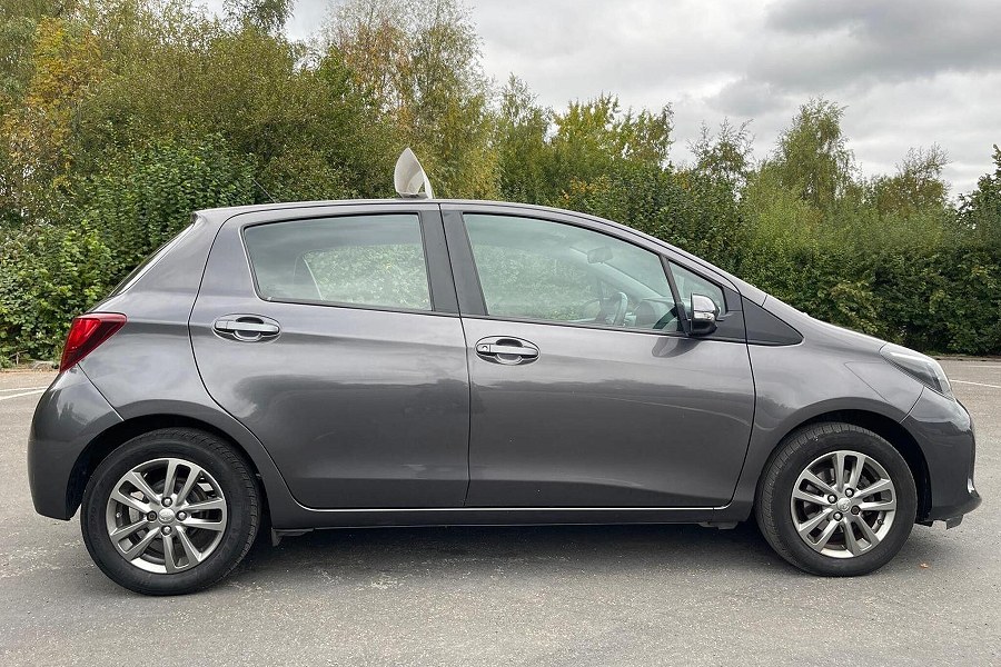 2015 Toyota Yaris photo 7