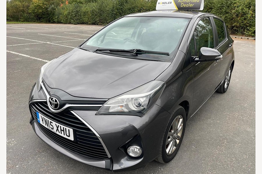 2015 Toyota Yaris photo 3