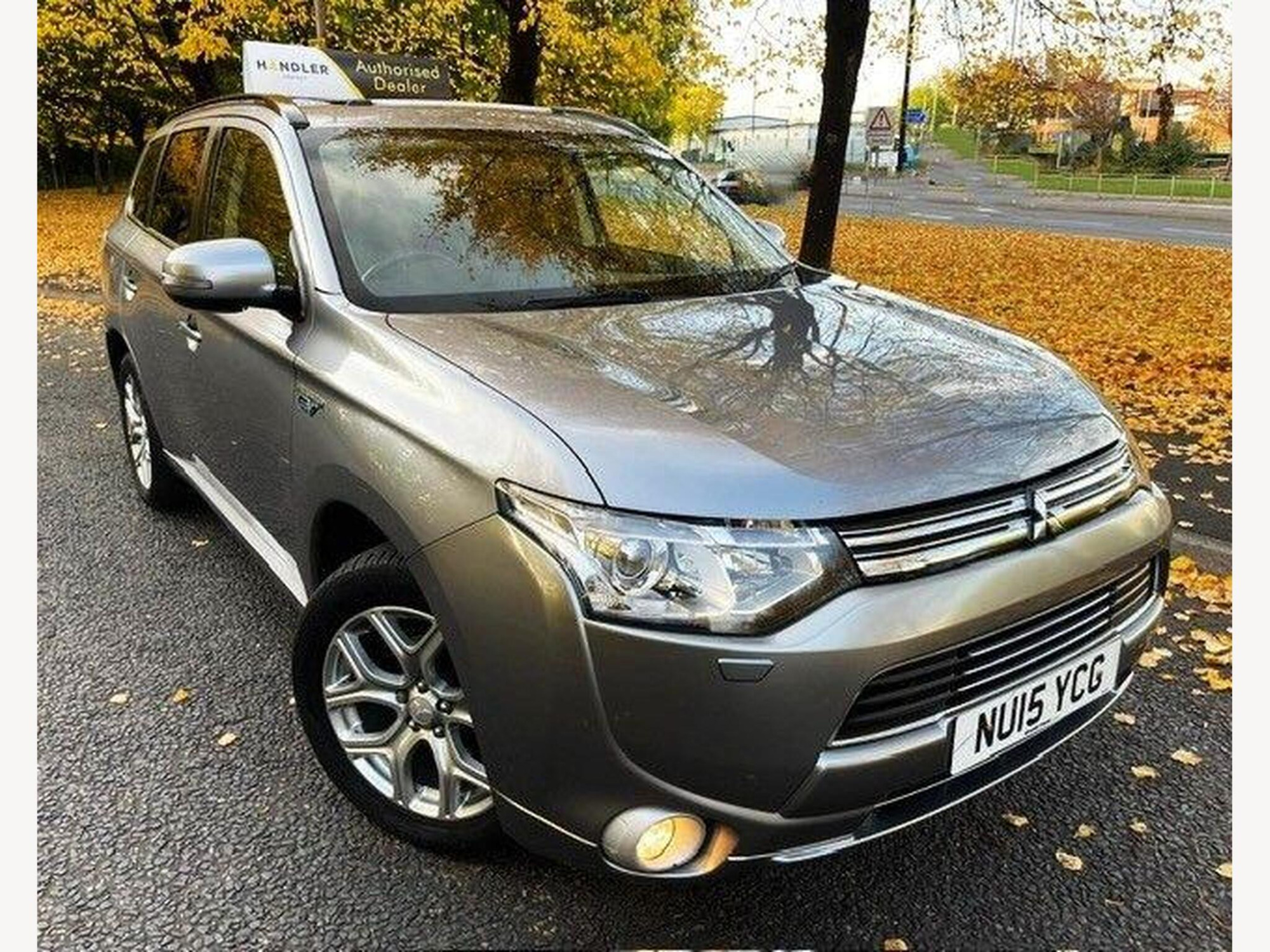2015 Mitsubishi Outlander 2.0h 12kWh GX4h CVT 4WD Euro 5 (s/s) 5dr for sale at Bros Motors
