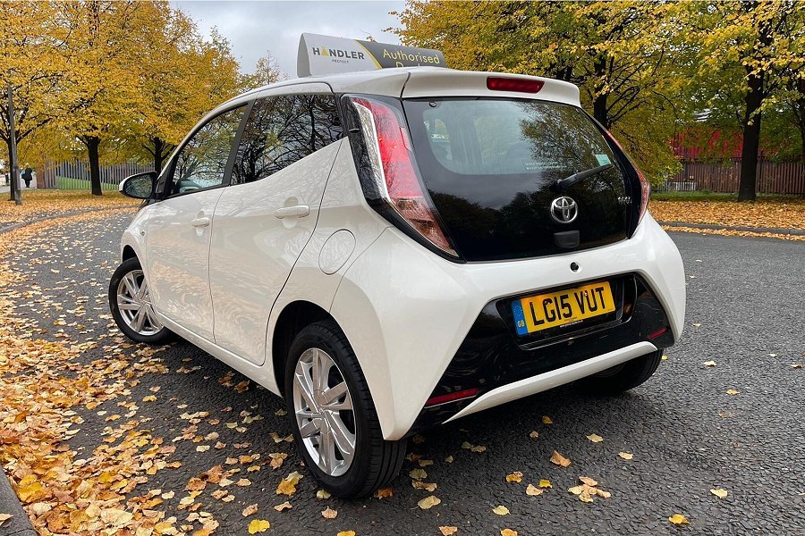2015 Toyota AYGO photo 12
