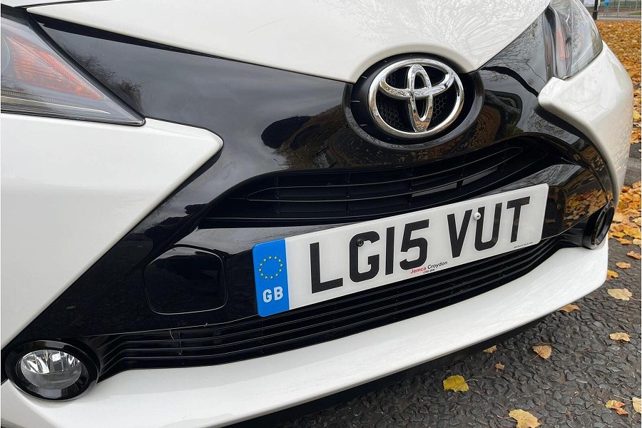 2015 Toyota AYGO photo 14