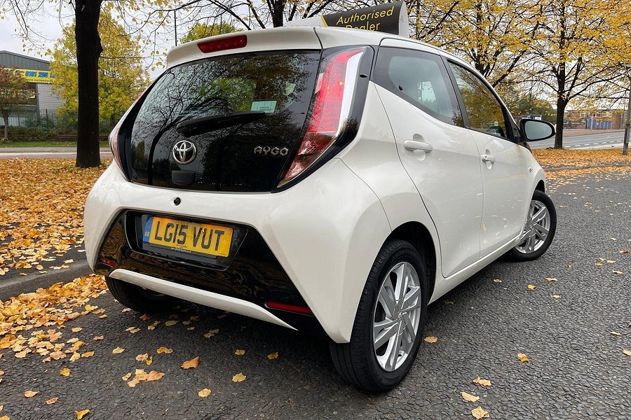 2015 Toyota AYGO photo 10