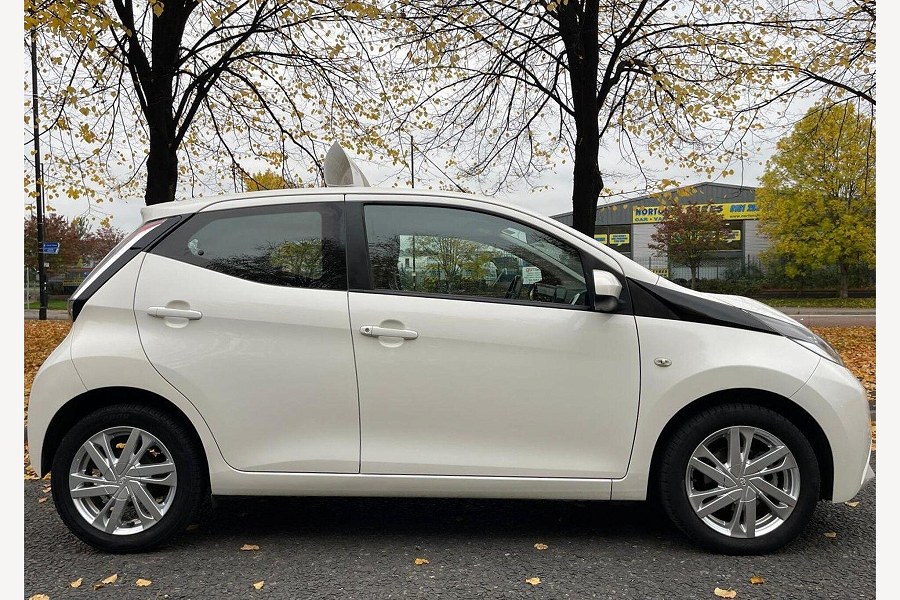 2015 Toyota AYGO photo 8